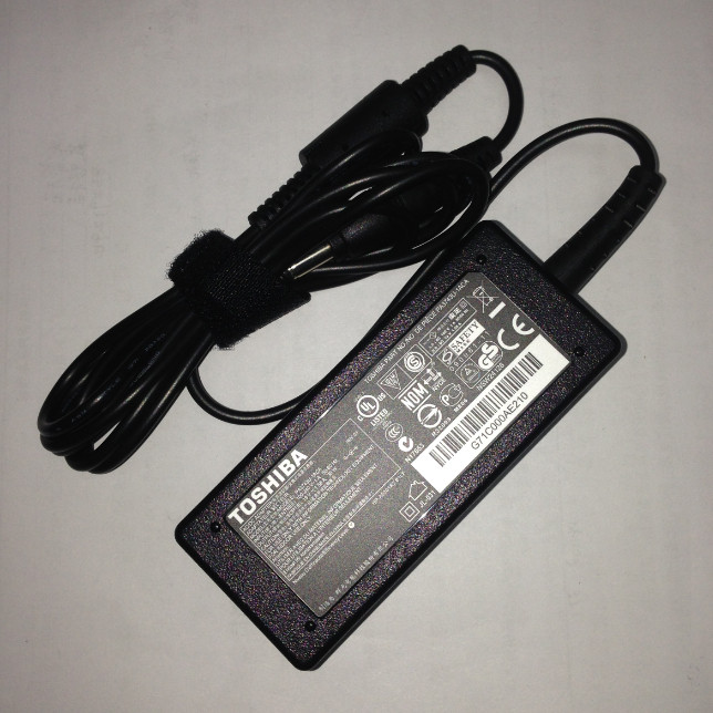 Original Toshiba Toshiba 19V 1 58A laptop power adapter PA3743U-1ACA
