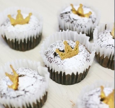 100 pieces of 2 yuan golden crown mousse cake plug card gold cardboard plug cake plug cake decoration pendulum