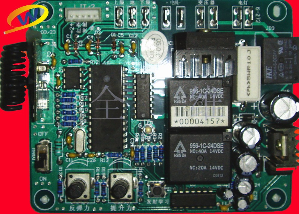 Equipped with Yum Hercules (BSM) garage door motor control panel 2 hardcover garage door remote controls as standard