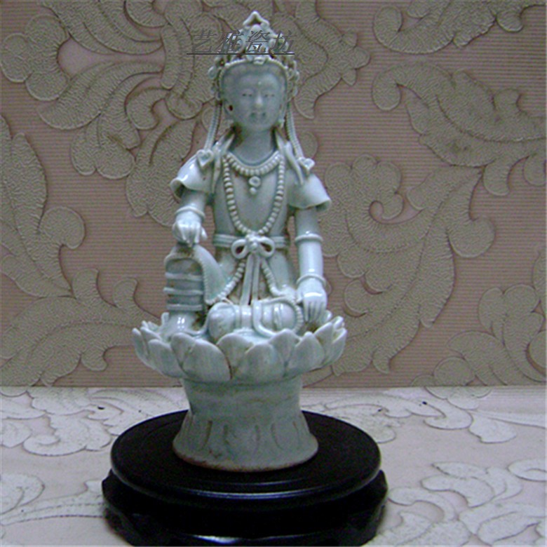 Jingdezhen antique porcelain hand-pinched carving shadow green enamel Lotus table Guanyin old porcelain old goods old goods collection