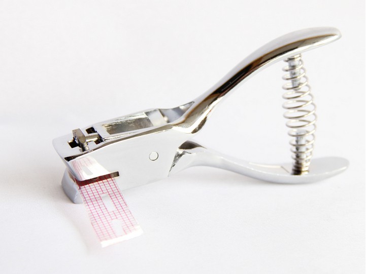 Flat hole punching pliers pendant pvc documents card mobile phone protective film puncher single hole punching machine 3X13mm square rhombus