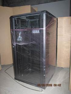 Luxury IBM type 600 * 900 * 1 8 m server cabinet 36U server cabinet front glass rear mesh door