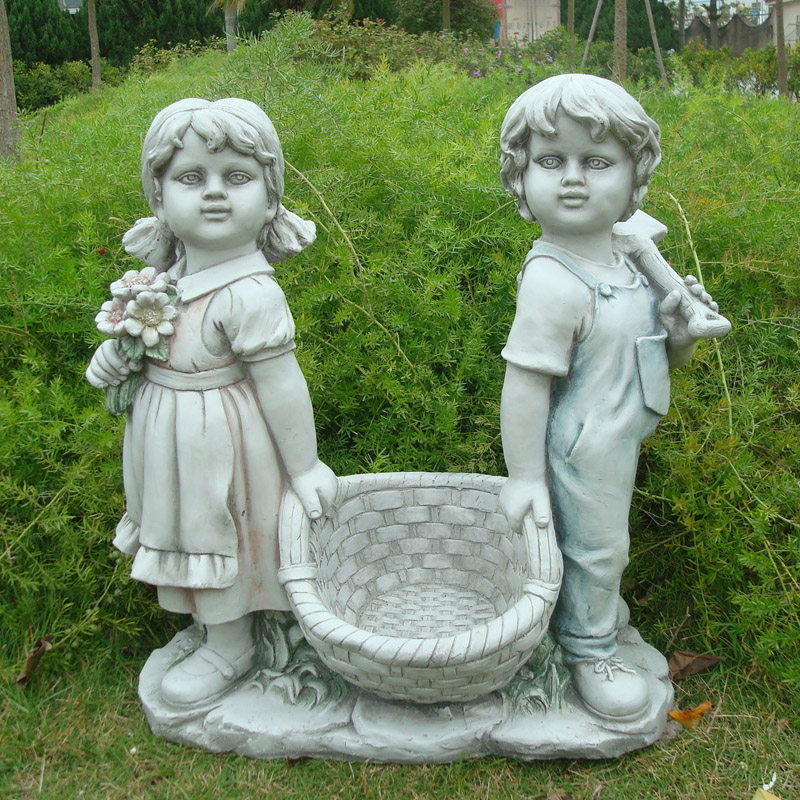 European glass fiber character sculpture art Living room outdoor floor-to-ceiling decoration can be customized as a small couple with a bamboo basket