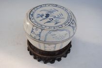 Ming Wanli blue and white export porcelain bird pattern cover Bowl