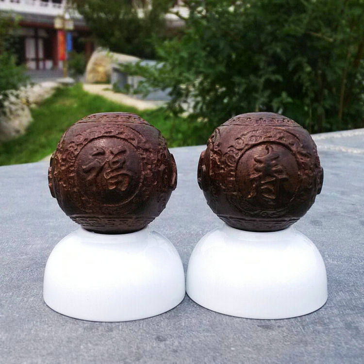 Conn agarwood walnut hand massage ball Health ball Handball hand grip Fitness ball Hand turn ball Send New Year gift