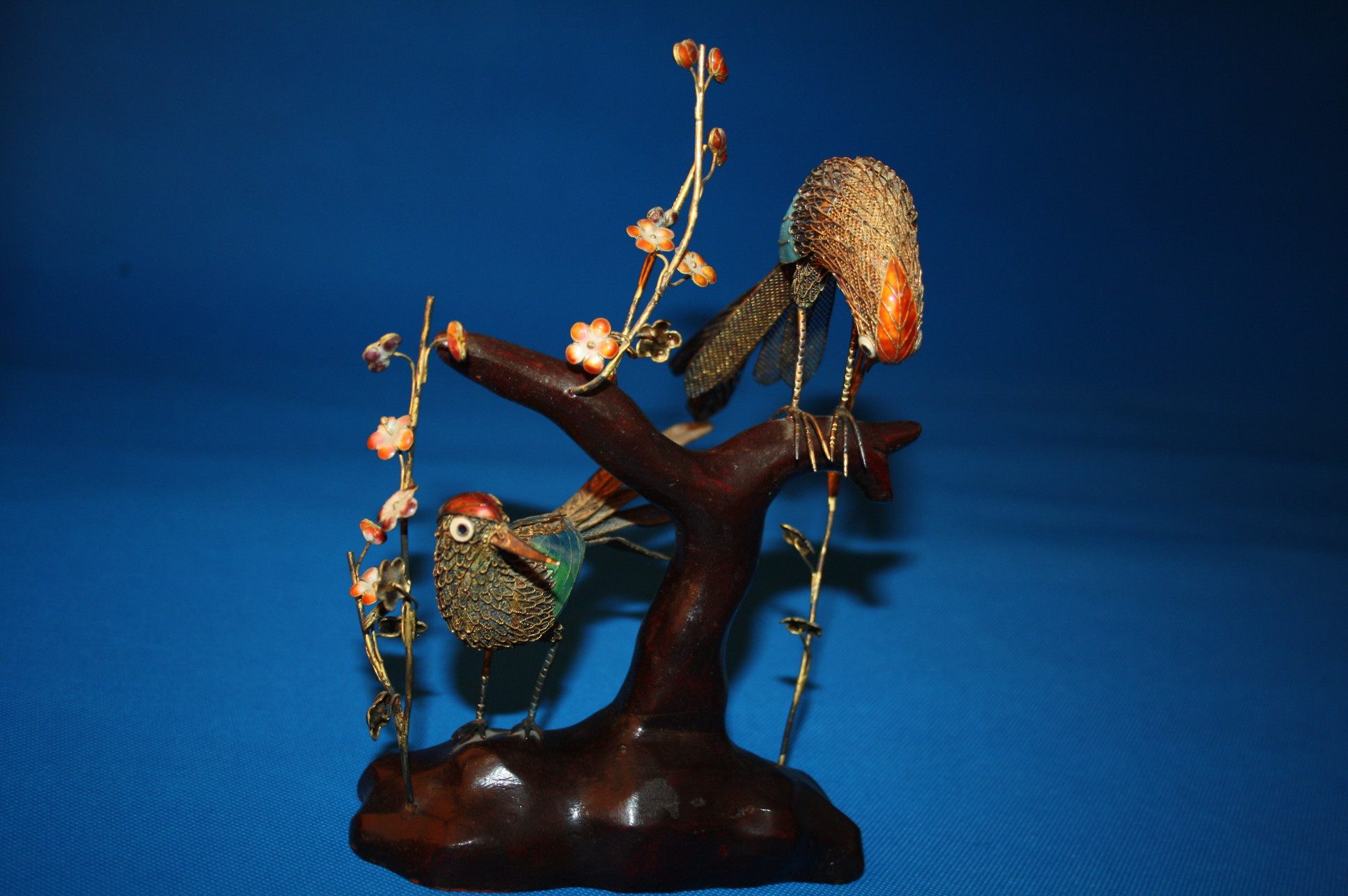 70-80 Years of Foreign Trade Foreign Trade Exported Old Flowers with Golden Burn Blue Ribbon with Plum Plum Auspicious Rich and Expensive Pair of Joy Birds to Bird