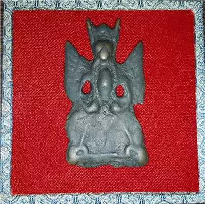 (This initial Buddha) zang mi Ray jiang tian intercrystalline scatter power chu zhang standing position titles dragon holding beads Dapeng Garuda