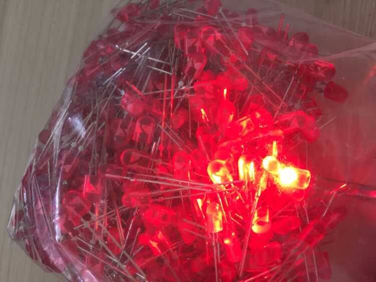 9 9 9 yuan a pack of 500 grain 5MM red LED light 5MM lamp Pearl LED light LED red light red hair red