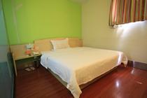 7-day hotel Chain Hotel * Hangzhou West Lake Railway Station City Station Subway Station Ali exclusive big bed room