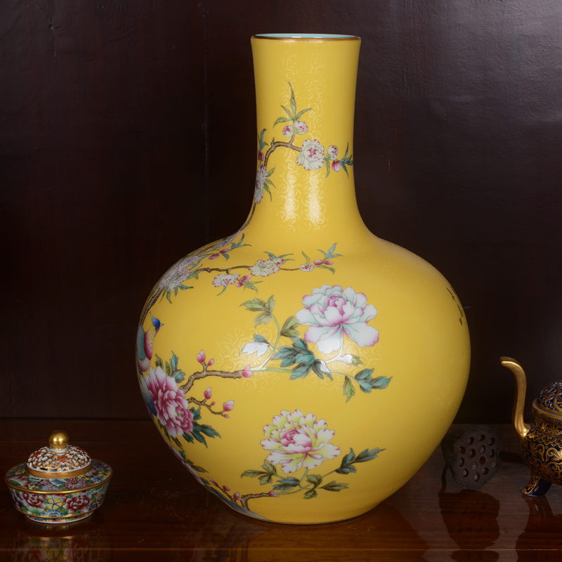 Jingdezhen ceramics high - end antique yellow roses sitting room place powder enamel vase home decoration process