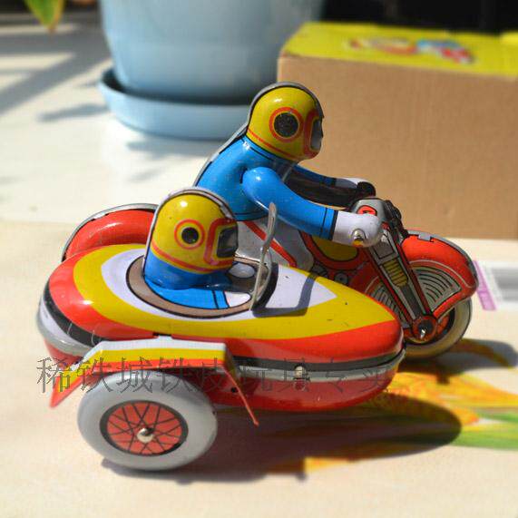 Rare Iron City Hand Clockwork Iron Sheet Toy Children With Nostalgic Classic Retro Children Birthday Gifts Three-wheeled Locomotive