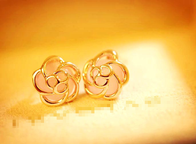 Korea Korean version Retro Roman hollow trumpet rose flower opal crystal ear pin earrings