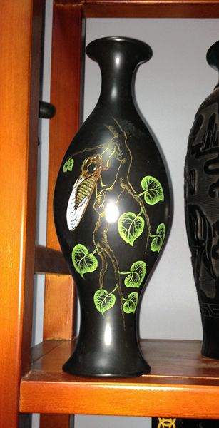 Business Home pure handicraft gifts Ceramic vase Local special products sunlight black ceramic ceramic (a stunning 2)