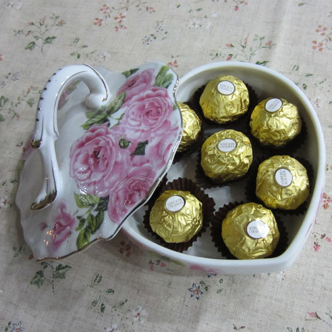 Foreign trade original single RHP royal traditional porcelain gilt embossed purple rose heart-shaped jewelry box candy box gift