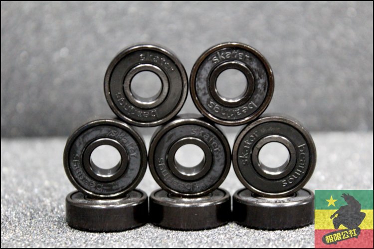 SKATER professional skateboard bearings Black plastic dust cover durable play non-explosive skateboard special bearings