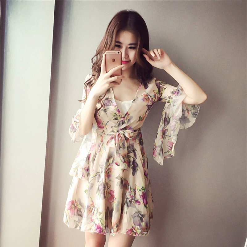 Mùa hè 2017 phụ nữ mới cổ chữ V tay áo hoa sen váy hoa buông thả phóng túng bãi biển váy ngắn - Váy eo cao