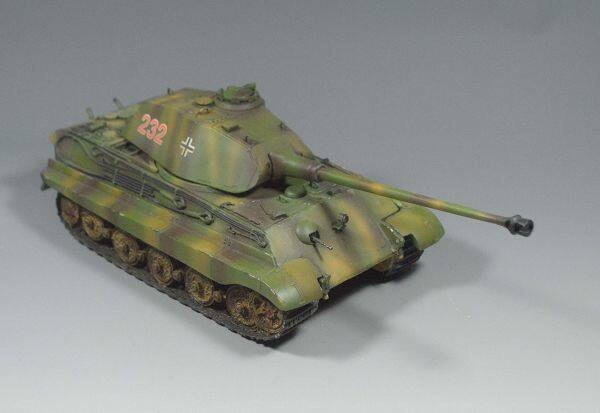 Tank World 1:35 WWII German Tiger King Heavy Tank Eastern Front Line camouflak coated finished model