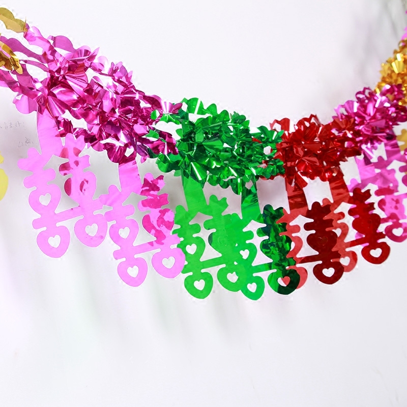 наклейка гирлянда. мультяшные гирлянды. реклама гирлянд на новый год. рождественский календарь, адвент-календарь. надписи из гирлянды на стене на новый год.