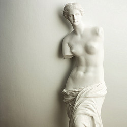 Greek God of Love and Beauty, Venus Sculpture, European-Style Ornament, One of the Three Treasures of the Louvre, World-Famous Painting