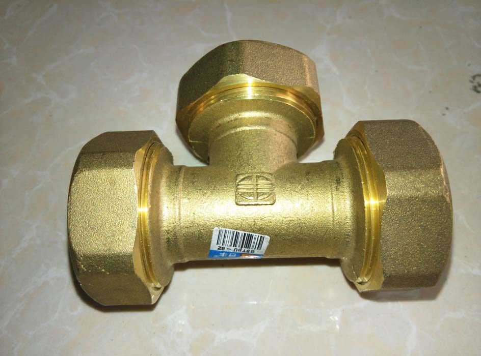 2632 Foshan Sufeng Aluminum Plastic and Hot Composite Pipe Special Brass Couple is directly through the inner tooth elbow