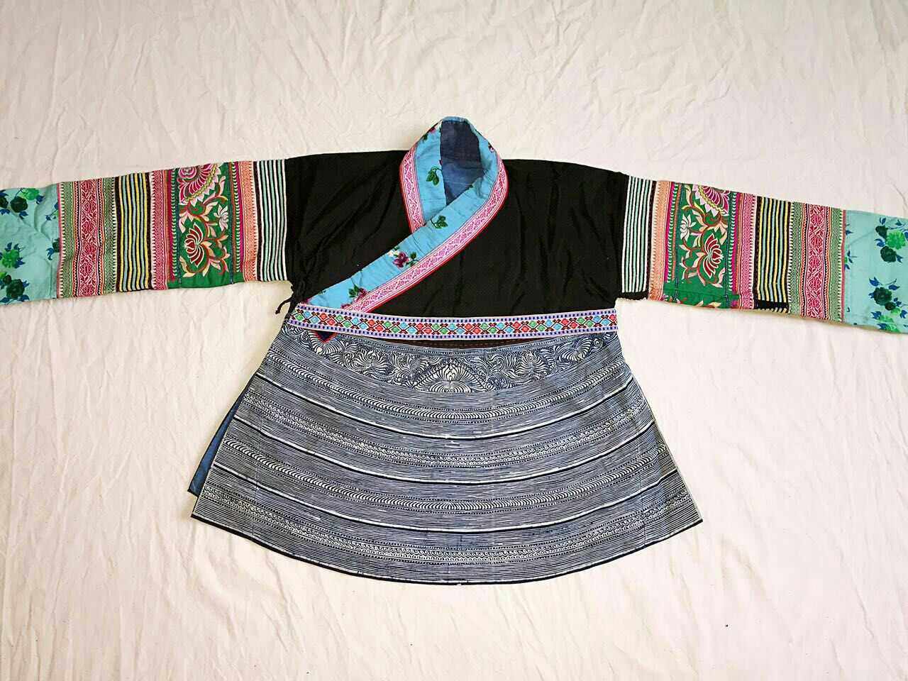Guizhou ethnic minority traditional clothing Water City Miao tops handmade batik plus embroidery special offer