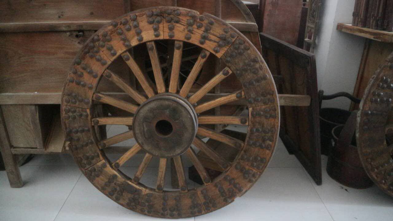 Horse annual wheel old carriage wheel old wheel wooden car wheel old car wheel farm tool courtyard