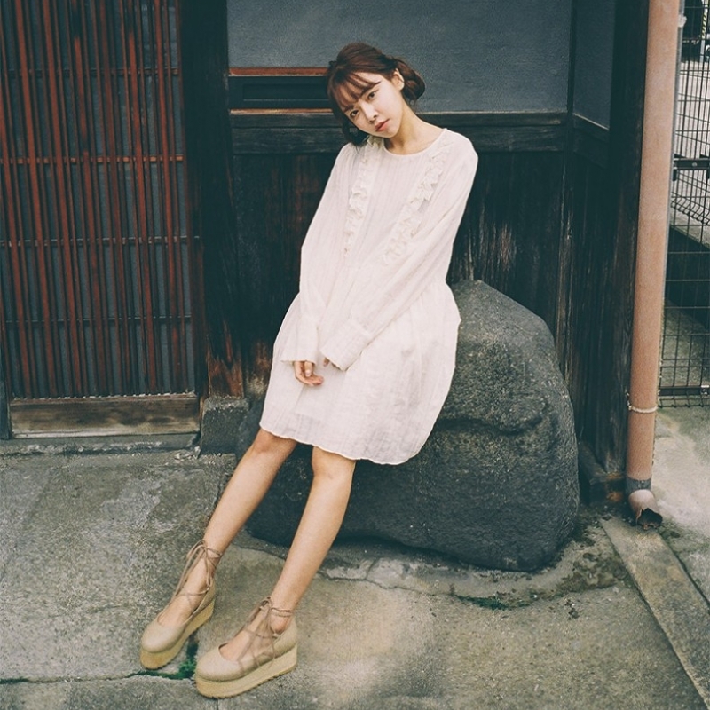 韩国stylenanda官方正品 少女系褶裥点缀连衣裙-象牙色