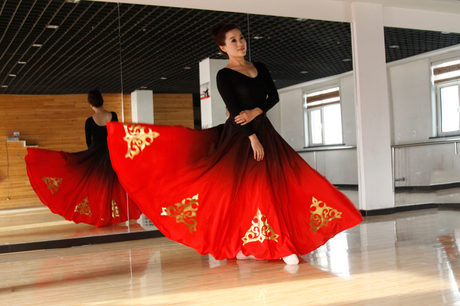   XINJIANG NATIONAL DANCE  ĿƮ Ҽ   巹  ġ Ÿ ġ ҳ  