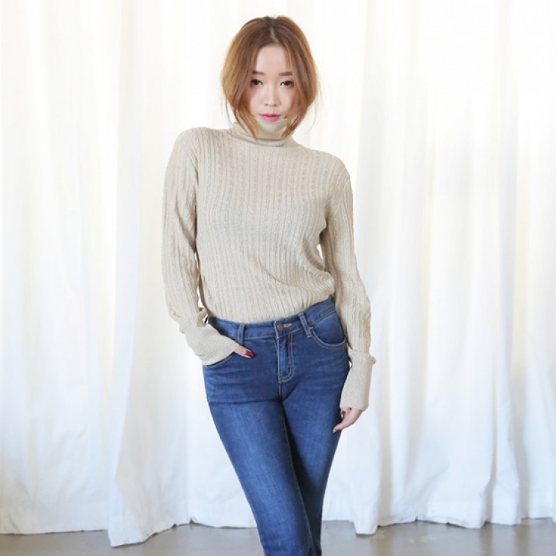 韩国stylenanda官方正品 璀璨星辰元素浮雕纹理高领针织衫-米色