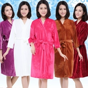 Áo choàng tắm thẩm mỹ viện khách flannel áo choàng tắm áo choàng khách sạn đồ ngủ phụ nữ cảm thấy nightdress san hô lông cừu dịch vụ nhà mùa đông