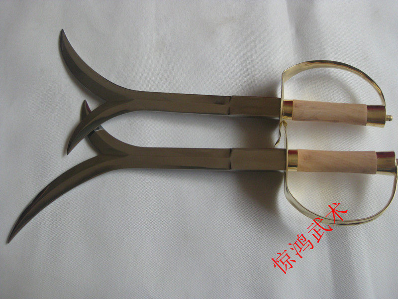 Stainless steel horn knife double tomahawk hand guard double hook martial arts supplies eighteen weapons short weapon uncut