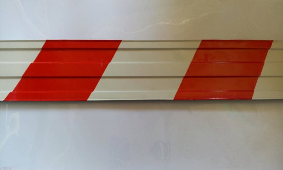 Galvanized iron construction site outer frame floor isolation belt skirting board warning line yellow black red white paint