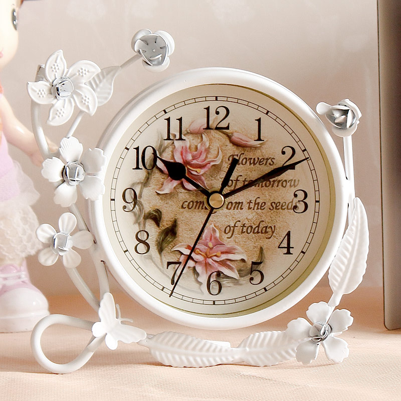 European-style wrought iron silent desk clock Pastoral clock Desktop desk clock creative living room personality simple small clock