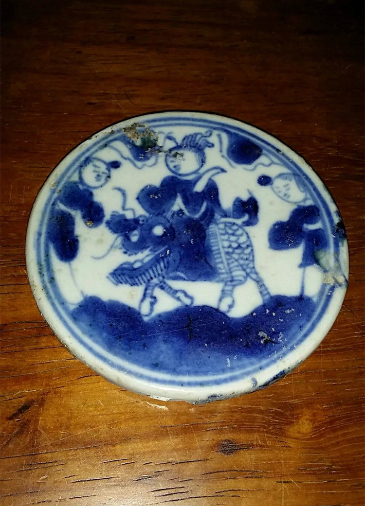 Kirin sends three baby play children childish, cute old porcelain childish childhood specimen bag old china specimen pack seriously