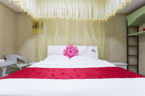 meet you meet you couple themed hotel luxury big bed room