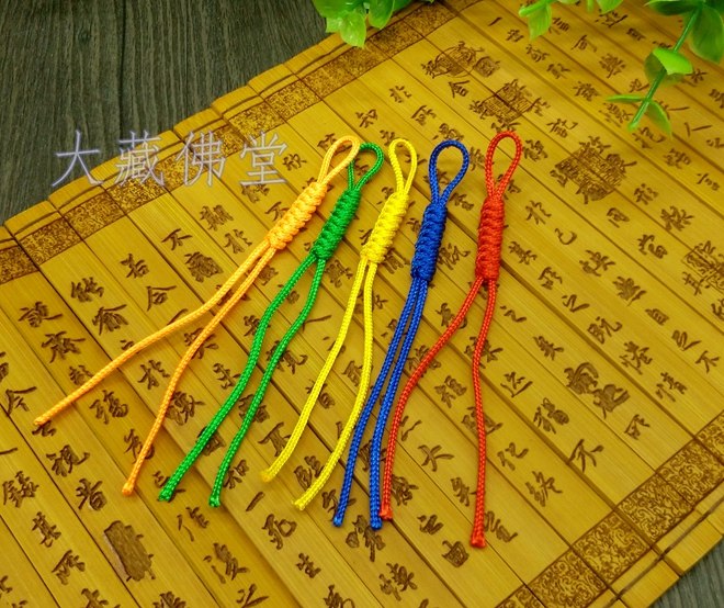 Tibetan diamond knots HIDDEN CAR PENDANT FLOWER COLOR SMALL CATERPILLAR FUNGUS KNOT PENDANT PURE HAND WOVEN SAFE KNOT SMALL PENDANT ACCESSORIES ACCESSORIES