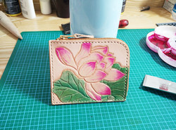 Handmade ຫນັງ carved ຜັກ tanned ຫນັງ coin purse ຂະຫນາດນ້ອຍ wallet ສໍາລັບຜູ້ຊາຍແລະແມ່ຍິງບໍລິສຸດ cowhide ຊັ້ນທໍາອິດ cowhide ຫນັງ art bag lotus