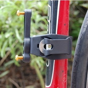 Bicycle bottle cage adapter front handlebar quick-release bottle cage adapter E clip adapter