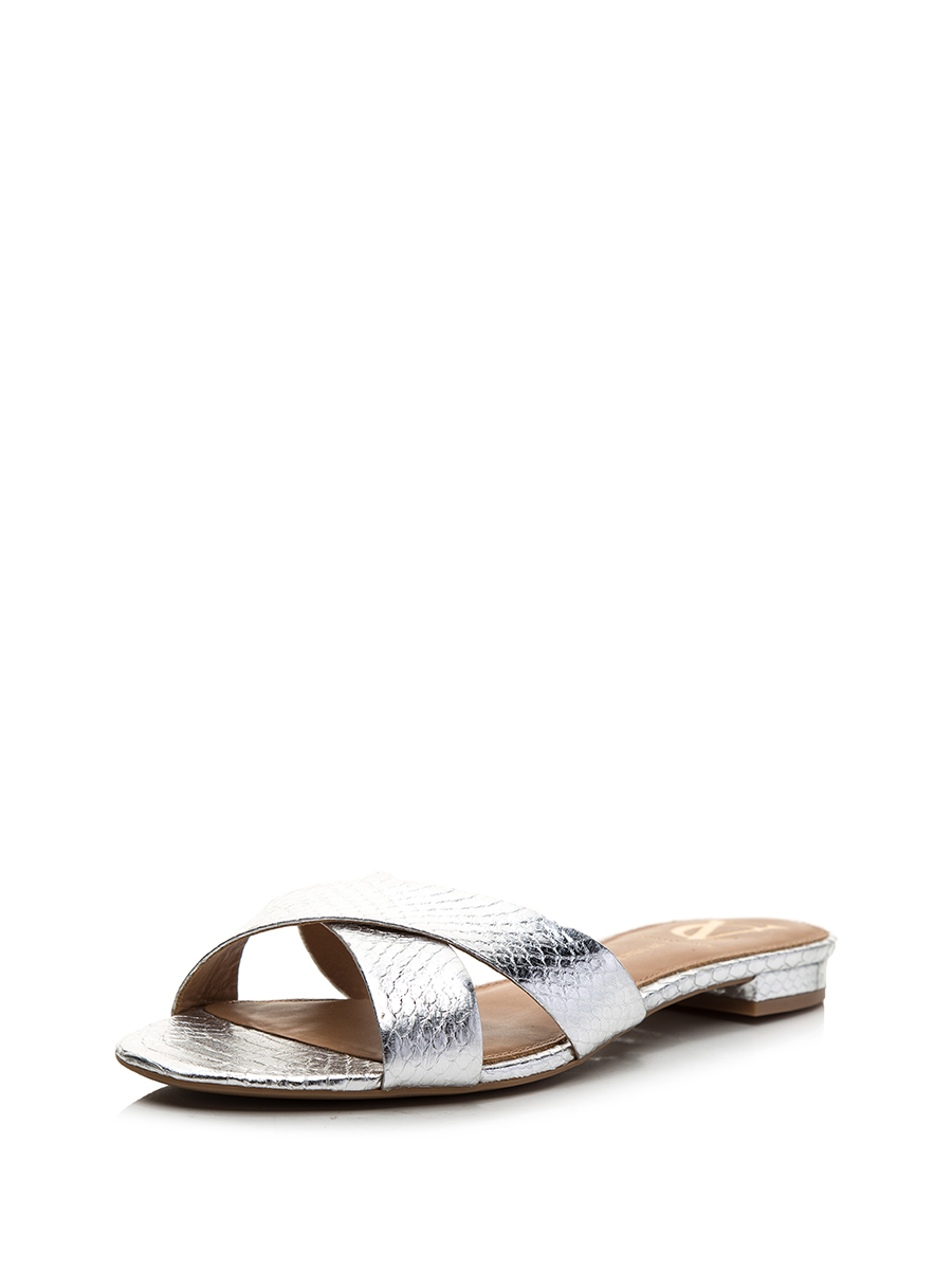 VINCE CAMUTO 银色蛇纹交叉搭带凉拖