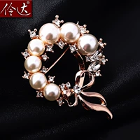 Phiên bản Hàn Quốc của chiếc khăn trâm cài khóa hai dây với thời trang giả ngọc trai đơn giản chiếc khăn khóa nữ tiếp viên áo nịt - Trâm cài ghim cài áo ngọc trai