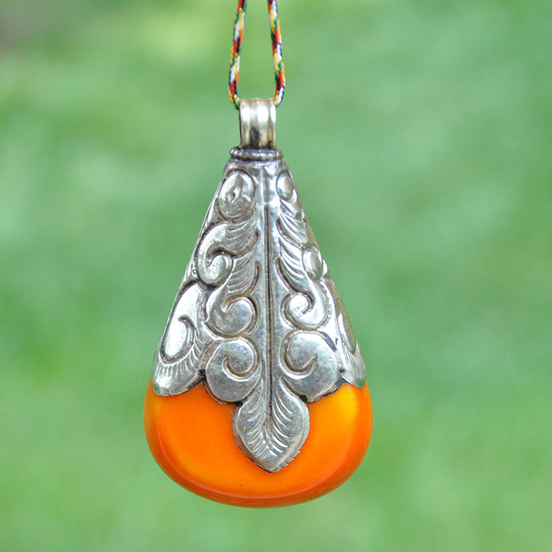 Nepal pure hand-held silver inlaid with honey wax pendant pendant collapse DIY accessories large 6 3cm