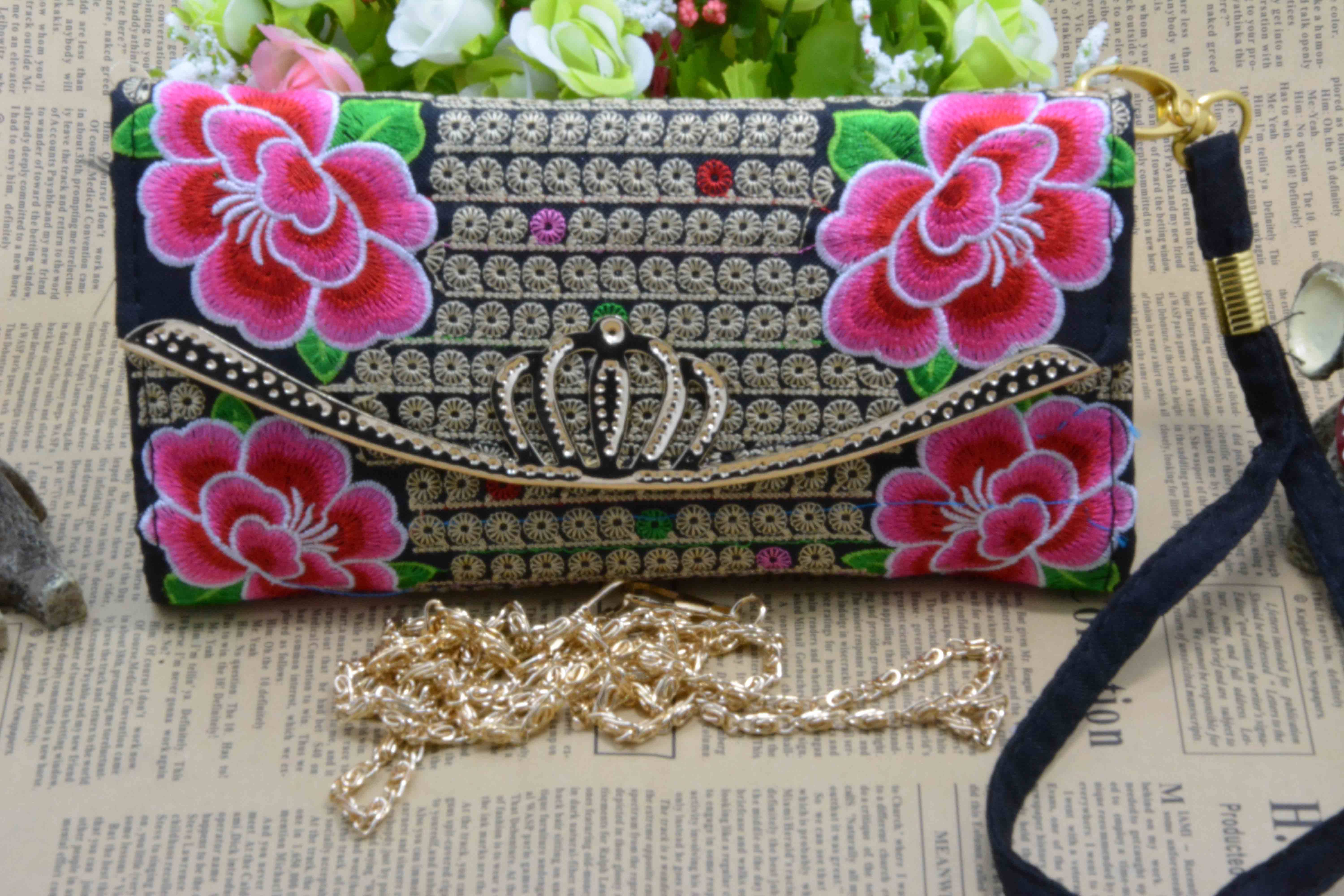 Yunnan ethnic style women's bag Women's wallet Metal edge decoration shoulder bag bag double-sided embroidery chain hand-carried ethnic bag