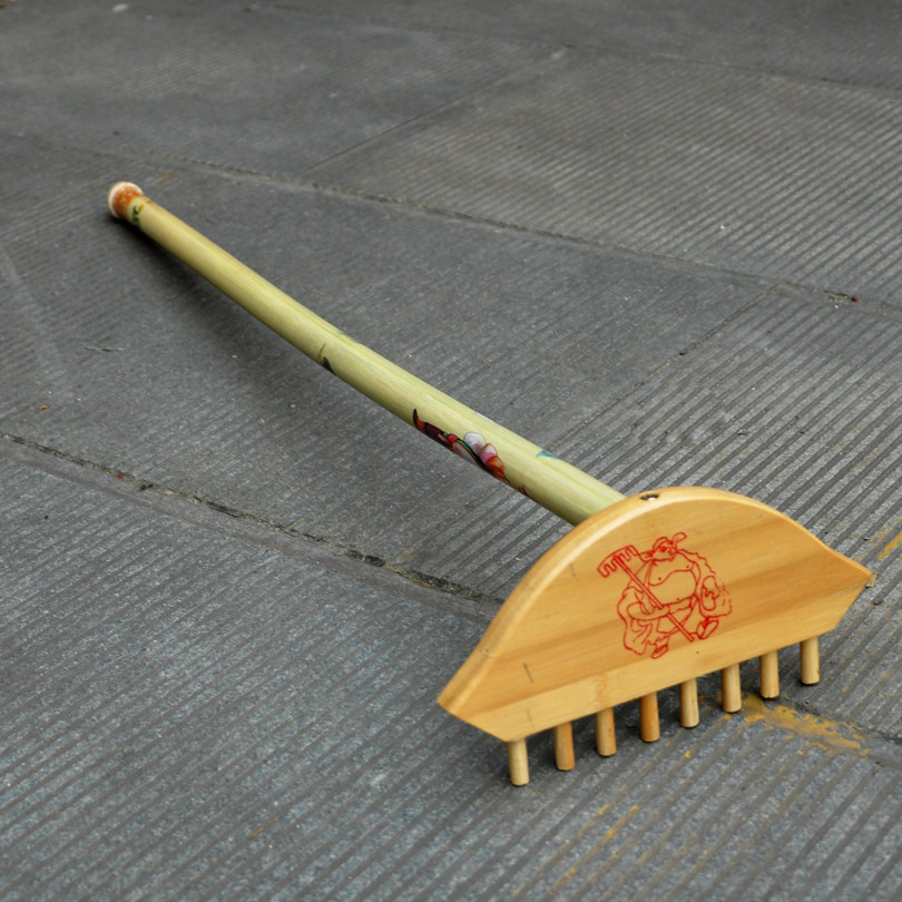 Bamboo children's toys new pig eight quit rake tourism craft gifts decoration batch scenic spot stage performance weapon props