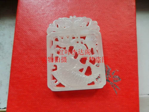 Изысканная высококлассная натуральная подвеска из нефрита