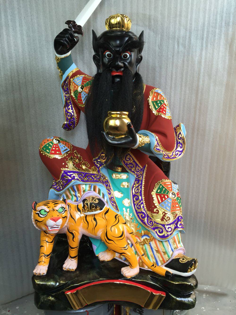 Wood carving Zhang Tianse statue custom-made camphor wood lacquer line carving pure hand-made Huiyige products 90 meters