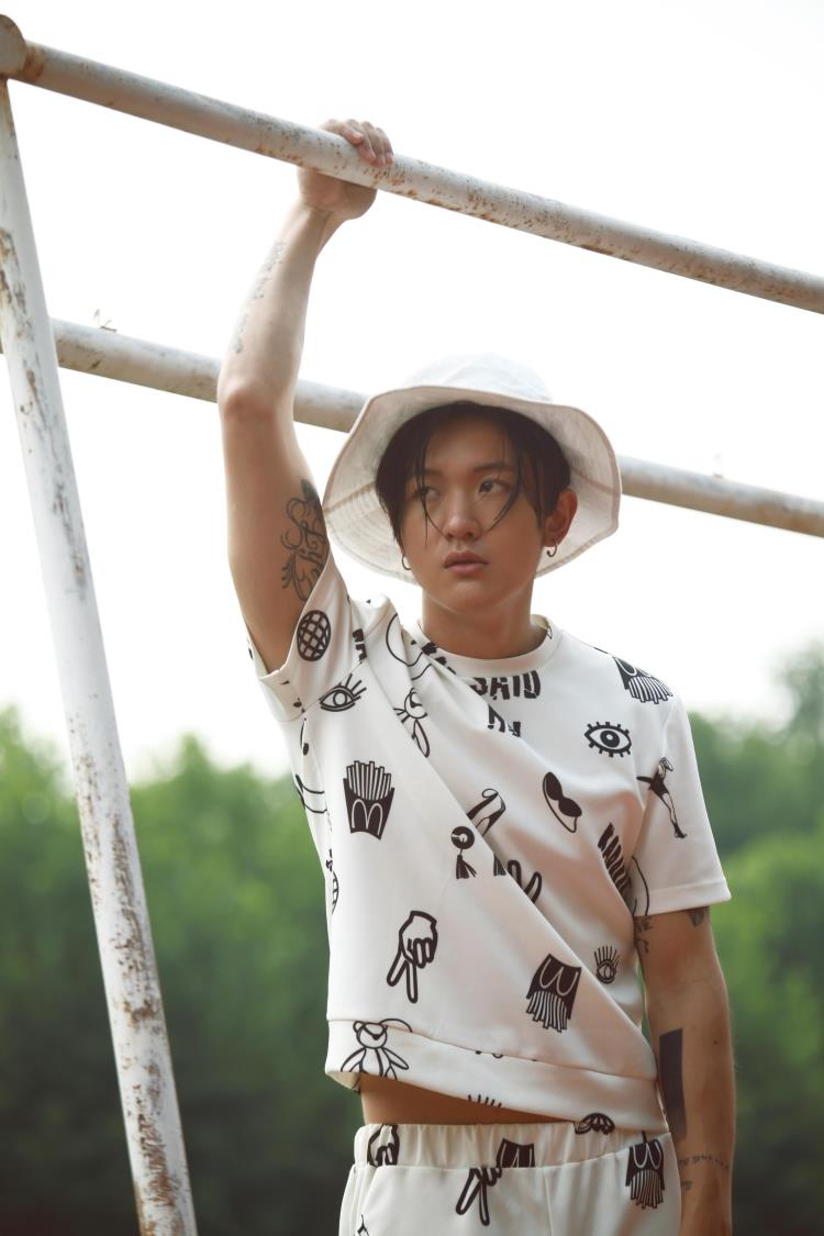KADAKADA15SS 黑白趣味印花上衣