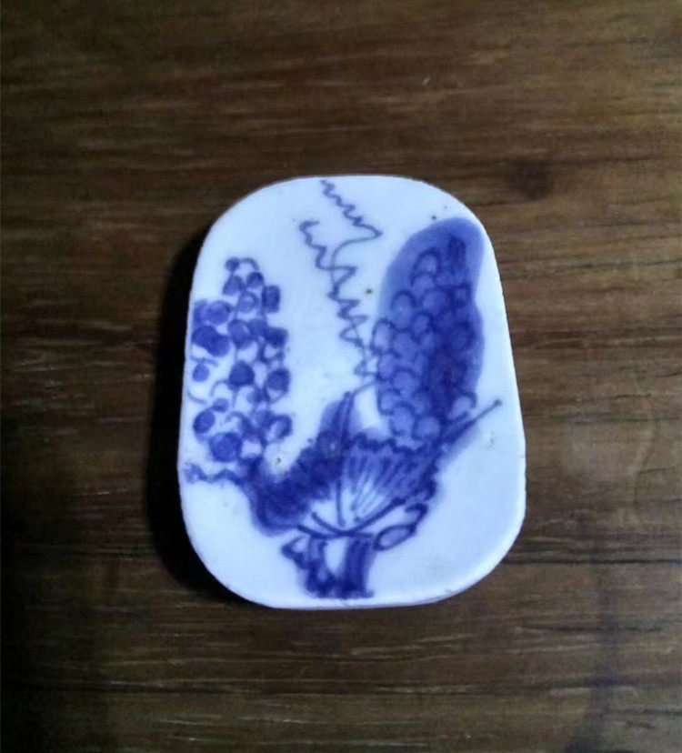 Qing Dynasty old porcelain sheet ancient porcelain sheet pendant jewellery with flower pattern necklace pendant classical fur coat necklace bag old fidelity