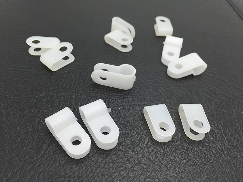 6 4-wire clip white pack