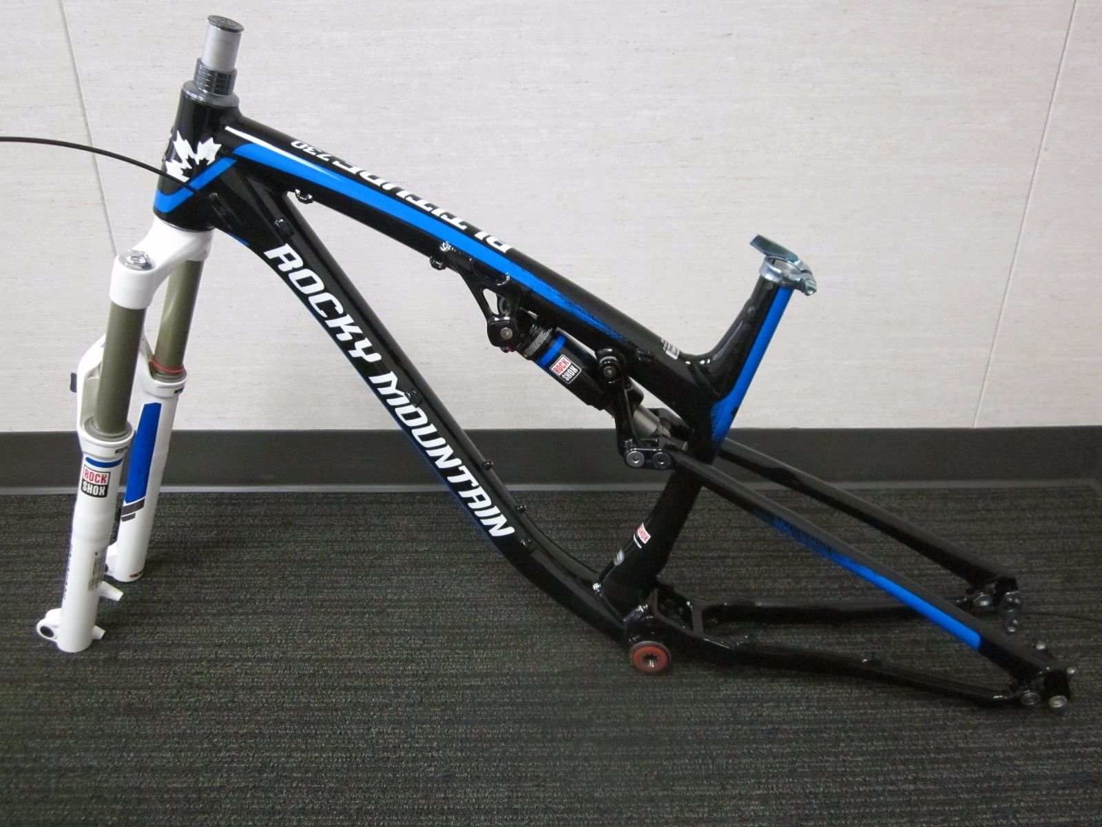 (Photo taken)Rockshox Revelation RC 150 Travel White