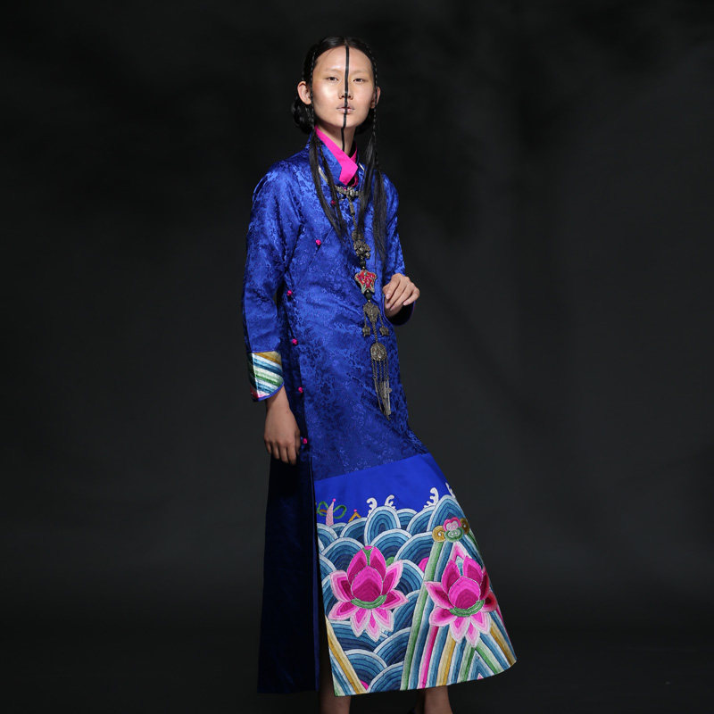 Cloud decoration totem women's robe dress Ethnic style women's hand embroidery broken thread embroidered lotus
